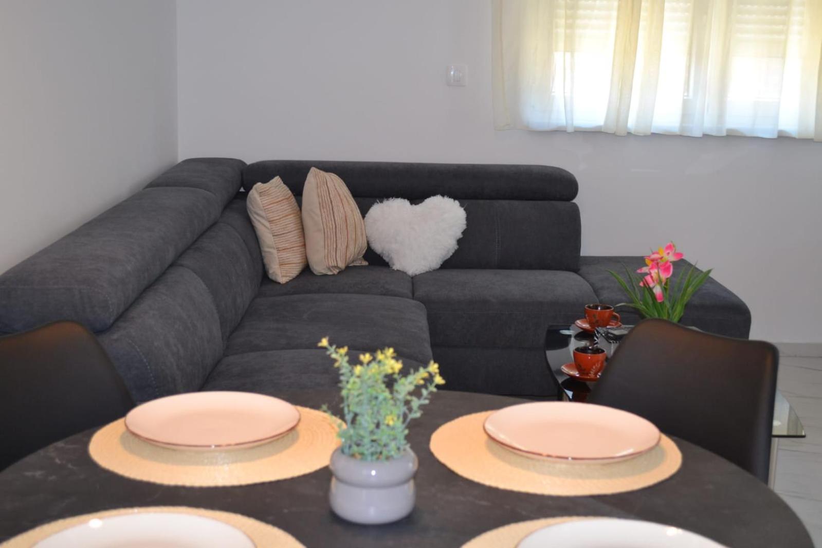 Apartment Cvit Трогир Екстериор снимка